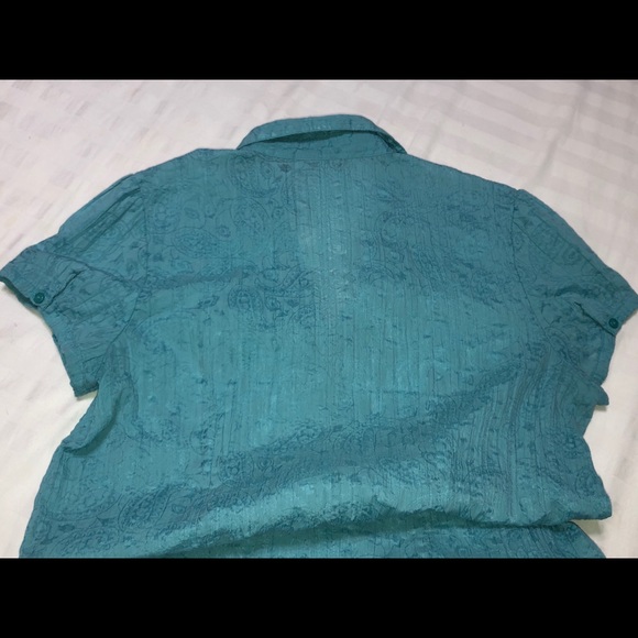 Capped Sleeved Button Down Blouse - Picture 6 of 8